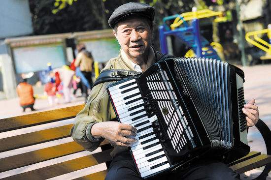 快速学习手风琴入门教程,怎样学习手风琴演奏