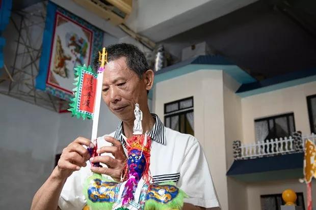 中国人烧给死人的纸扎，登上巴黎设计周，还被法国的博物馆收藏？