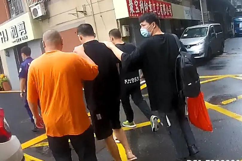 微商卖假货如何避免犯法,微商售卖假货怎么办