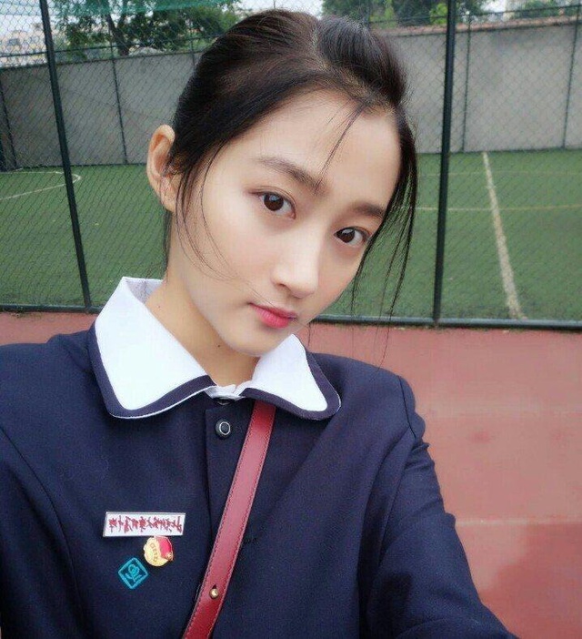 《流浪地球》中的朵朵,长得比关晓彤还美,网友:这孩子必火!