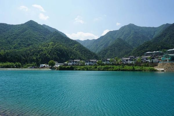 杭州桐庐宜居养生园一线临水，中式合院适合养老度假，产权40年