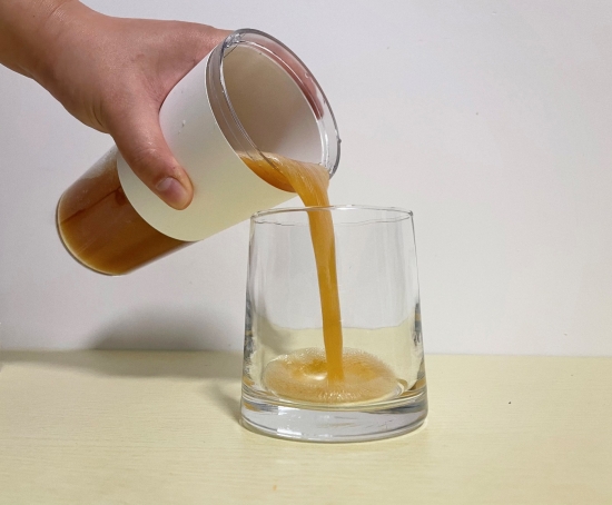 榨汁杯随时随地,米家随行便携榨汁杯榨苹果汁