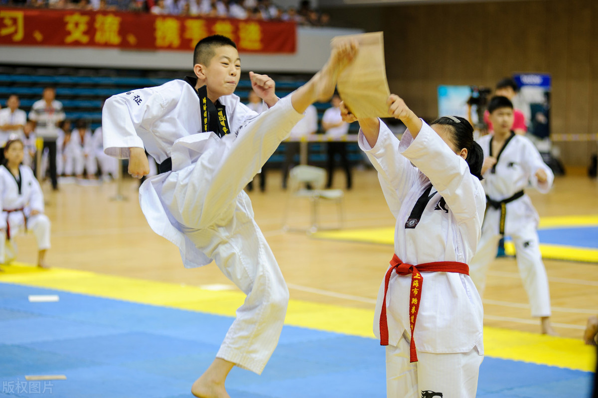 孩子瘦弱适合学武术吗,小孩内向学跆拳道有帮助吗