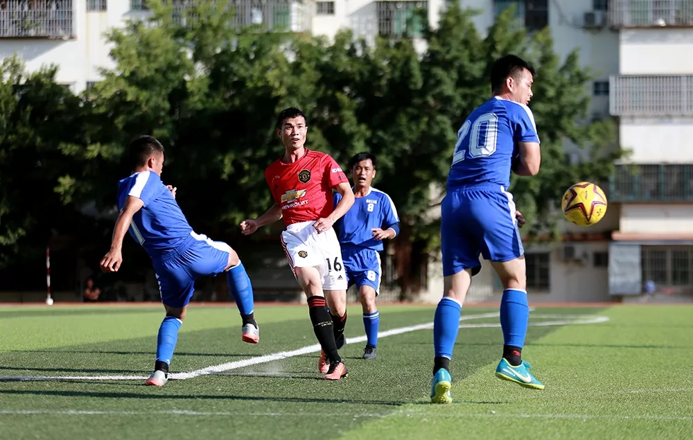 青春舞动绿茵场,青春跃动篮球赛