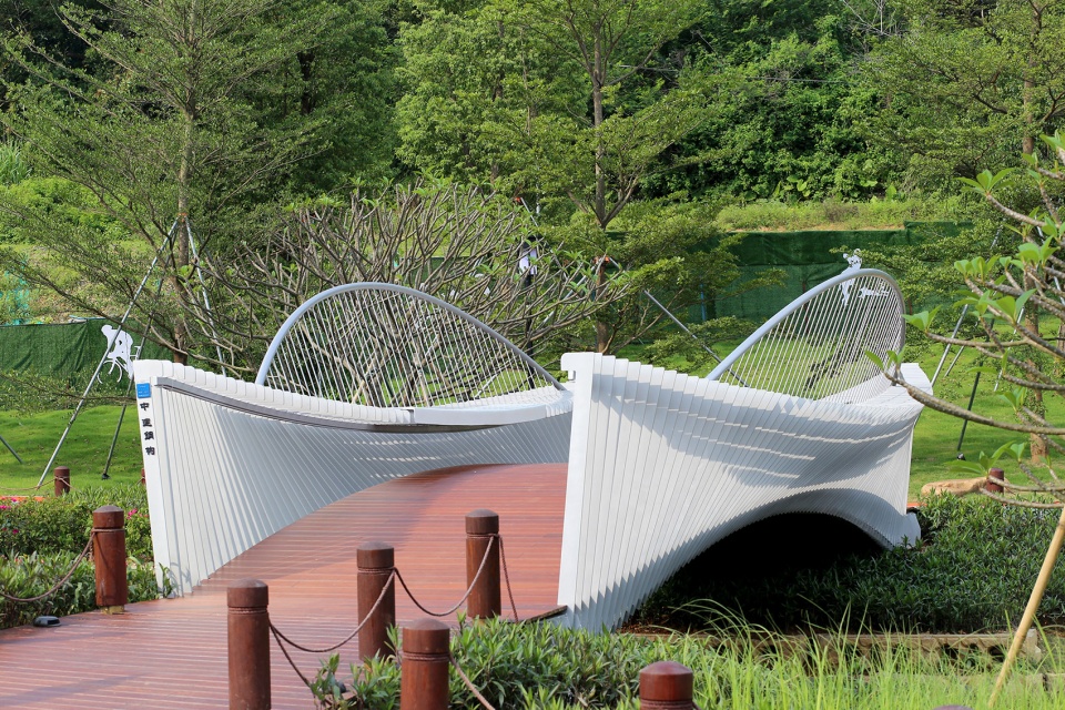 深圳禾塘湿地公园人行钢桥/中建钢构有限公司