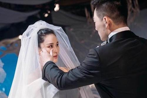 张馨予微博再次晒照尽情秀恩爱,张馨予崩溃