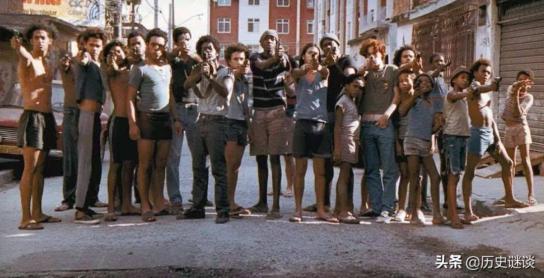 8岁杀老大,28岁被小弟杀,这个男人带你认识真实的巴西黑帮