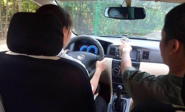 考过了驾照还是不敢开车，上路就害怕，老司机：我教你4个方法