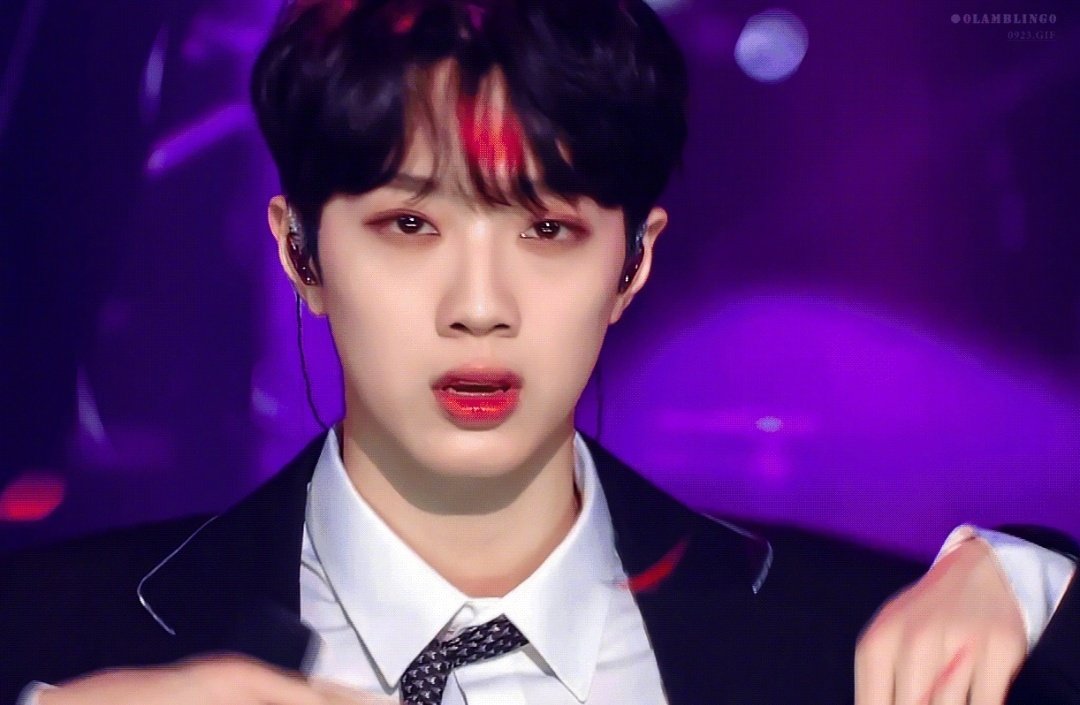 周也和其他女演员同框,周也出道前照片黑衣