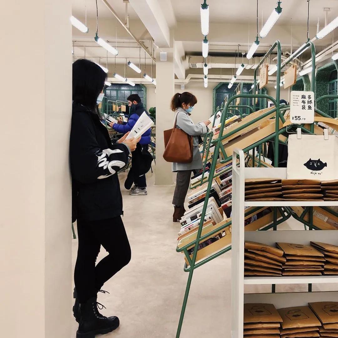 现象级排队潮的背后：新一代消费者愿意为什么买单？