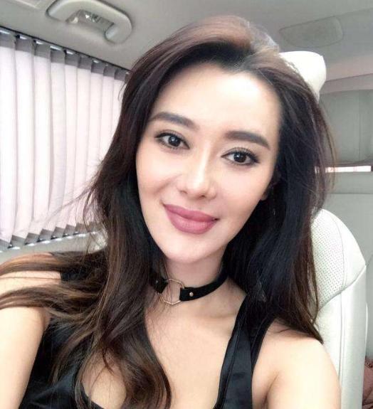 爱戴年轻时的颜值,爱戴素颜照片