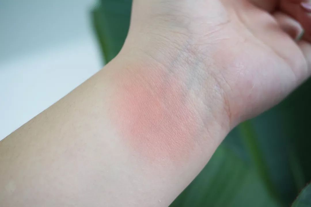 秋冬温柔显白美甲腮红,橘朵腮红哪个适合秋冬
