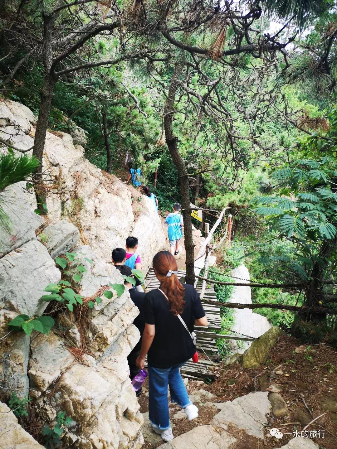 这座海中小岛与秦始皇有关，去的人很少，原生态未开发