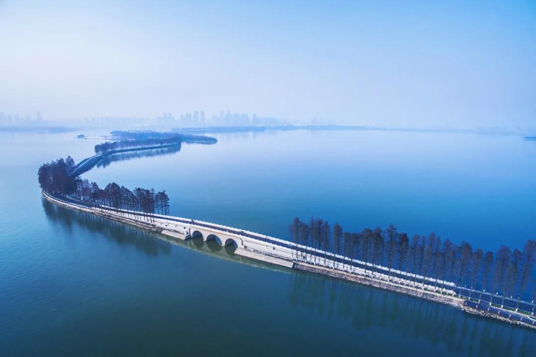 到公园去享受阳光享受生活,从公园到公园