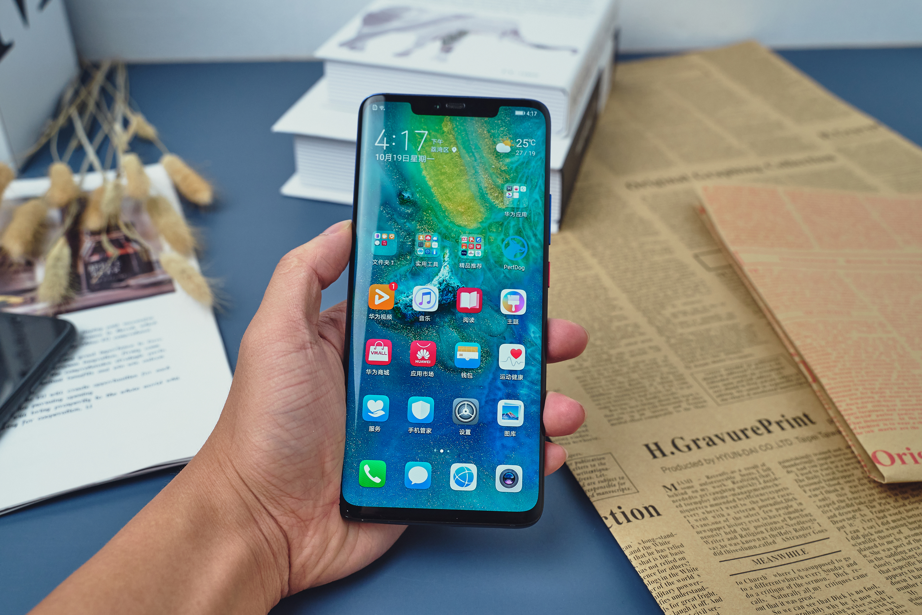 华为最新旗舰和苹果13哪个值得买,华为两年前的旗舰手机值得买吗