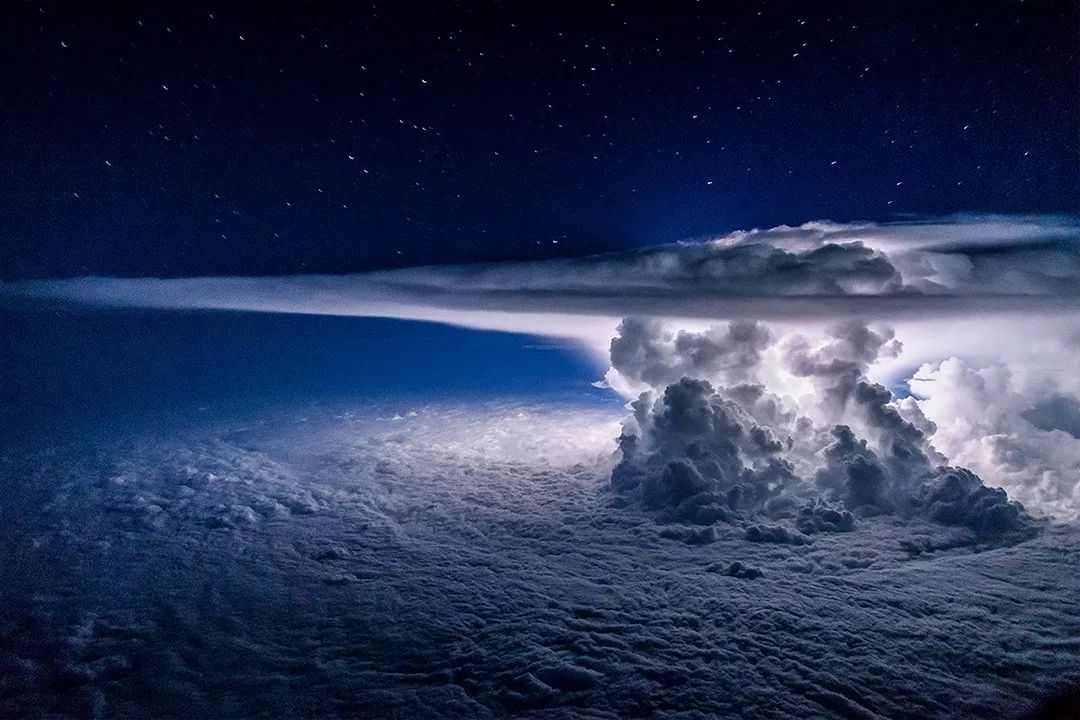 飞行员淘汰率高吗,飞行员职业的优缺点