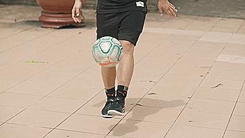 新手小白怎么颠勺,足球小白颠球入门教程