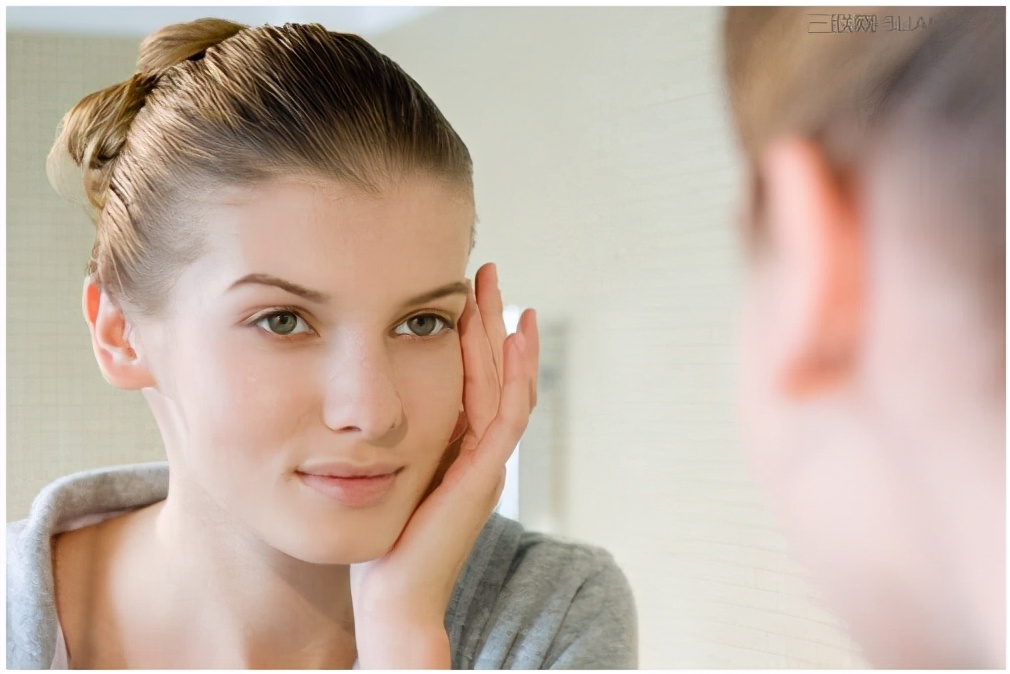 长痘了到底要不要挤,长痘期间正确护肤