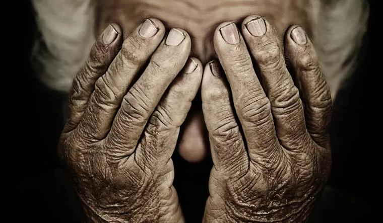 “从几个月大的女婴到90岁老妇人，印度没有女人是安全的”