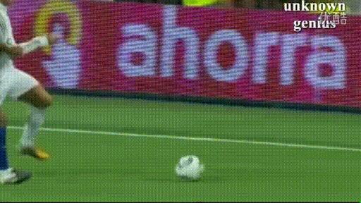 球王假装老人踢足球,内马尔假摔和c罗假摔哪个多