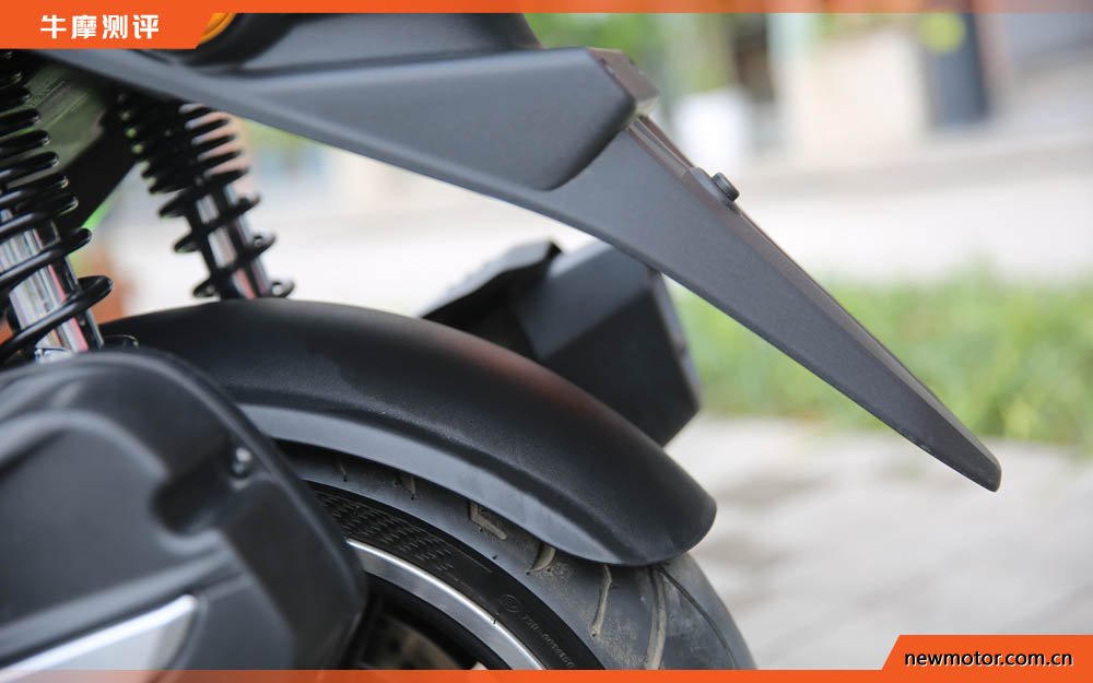 17.4l超大油箱续航350公里,油箱17升续航可达400公里