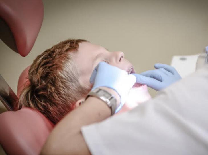 孩子积食导致的嘴里恶臭,小孩嘴里有味是消化不好吗