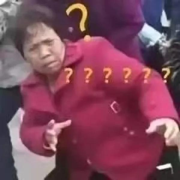 小孩在家看电视被揍,看动画片被父母打