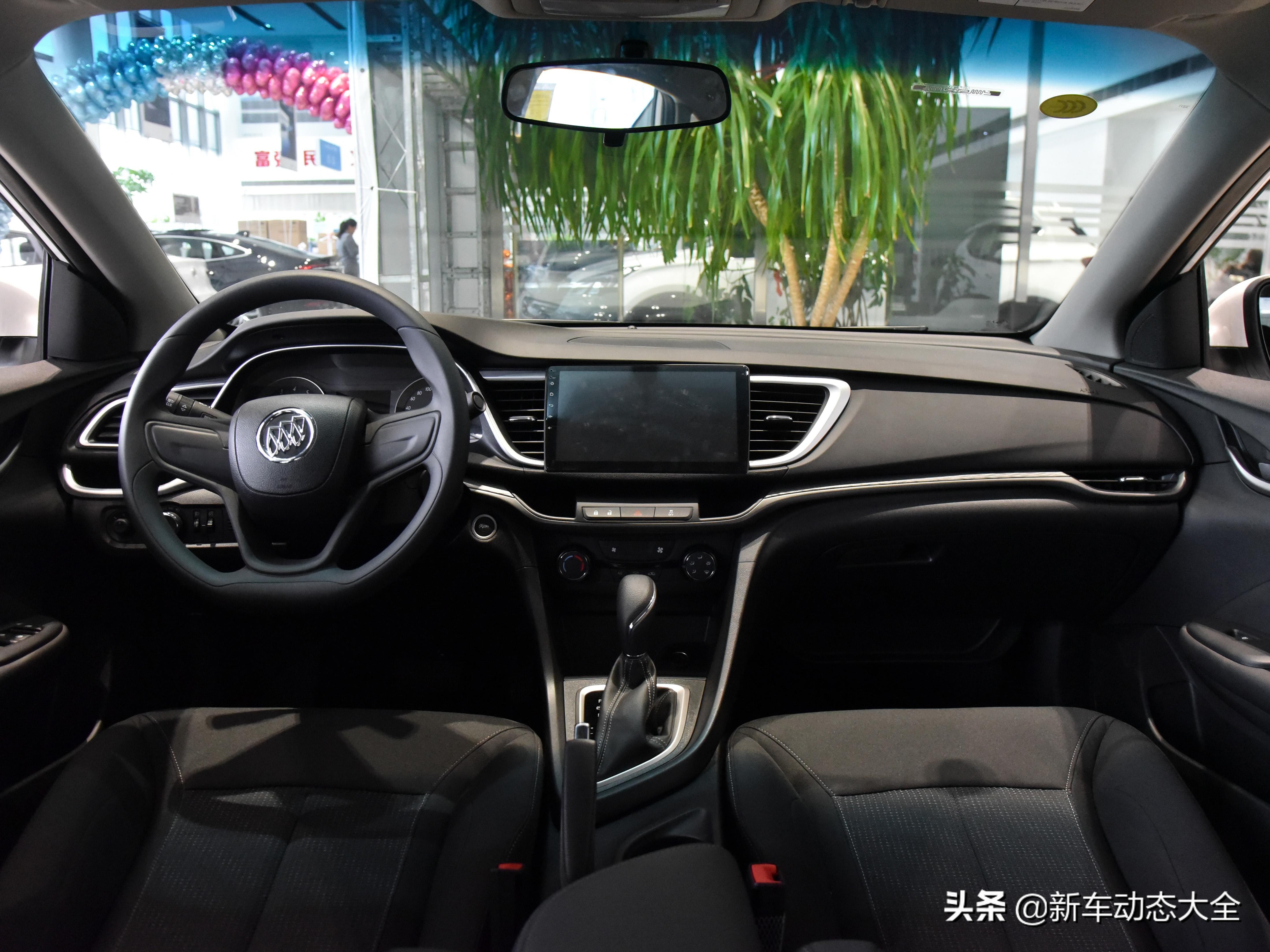 油耗5.3L低价入门合资家轿,增压自动挡大三厢,带你看别克英朗