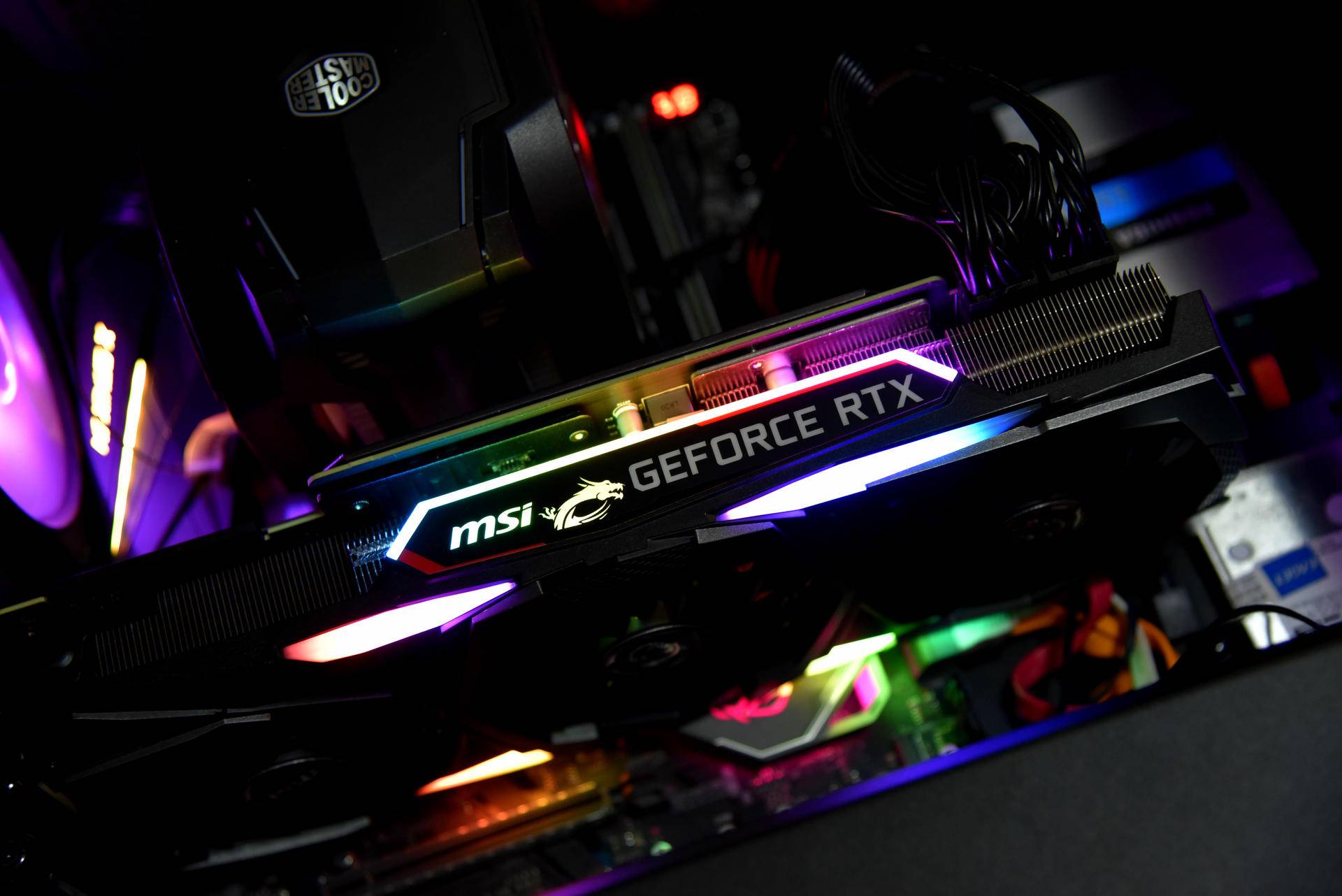 近白金级能效1050W电源，每瓦不到一元！错点是没有80PLUS认证