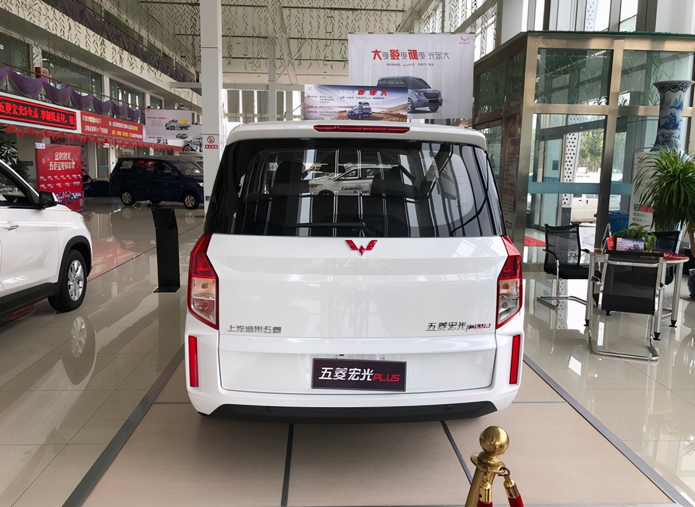 7万多的五菱宏光,七座的最新款高配宏光