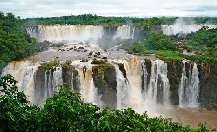 足球王国是哪个国家,南美洲足球环境最好的国家