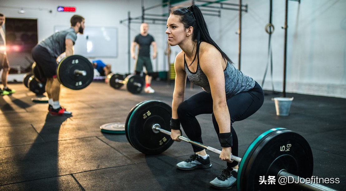 女性背部力量训练,女性背部肌肉锻炼方法大全