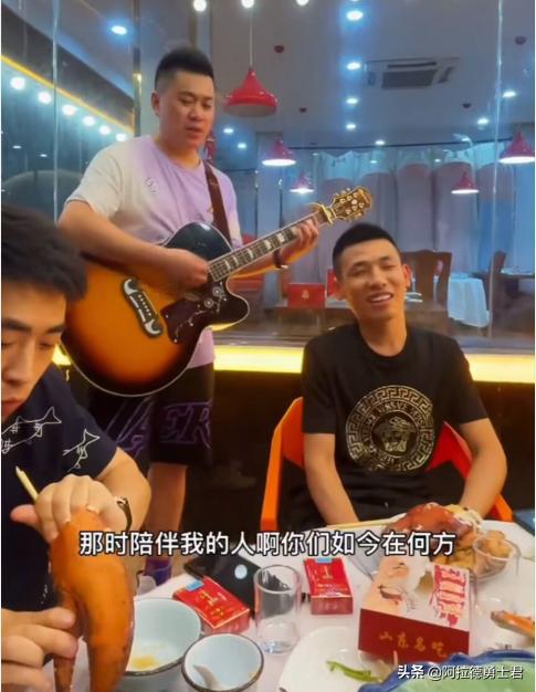 dnf旭旭宝宝直播买年套,dnf旭旭宝宝穿西装事件