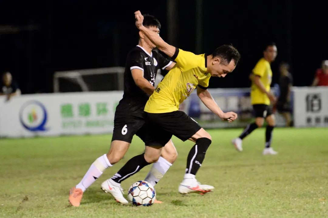 西樵村居足球赛进入金杯组第三轮的比赛！今晚精彩上演……