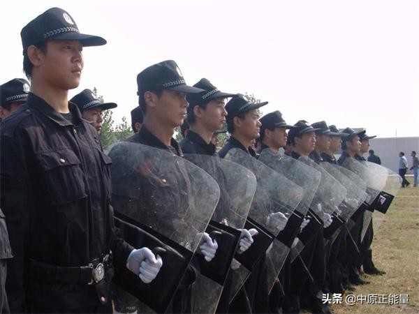 河南新乡：“大个儿”刑警李雪峰警营标杆不断超越