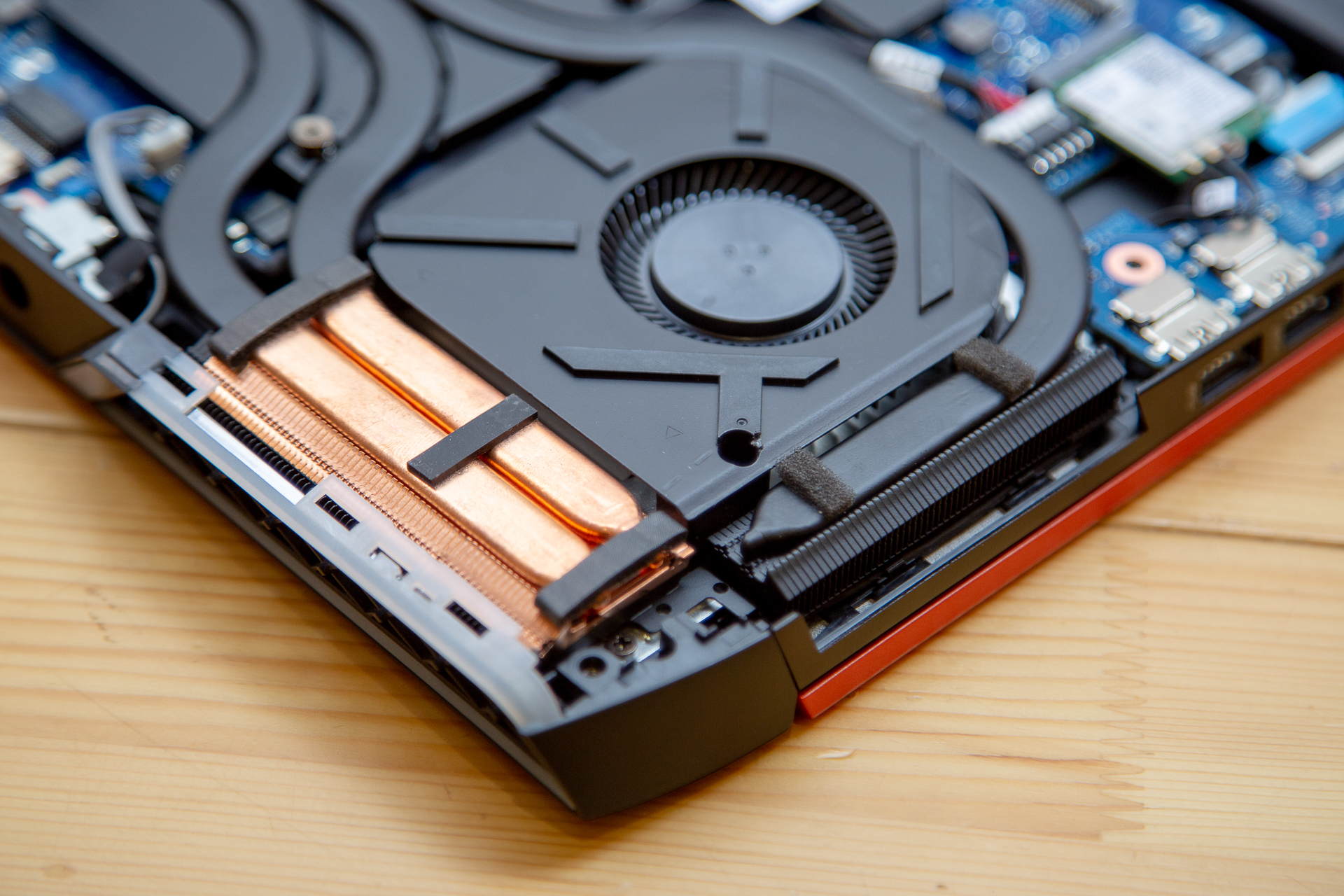 雷神zeror5800h和11800,雷神zero12700h3070ti测评