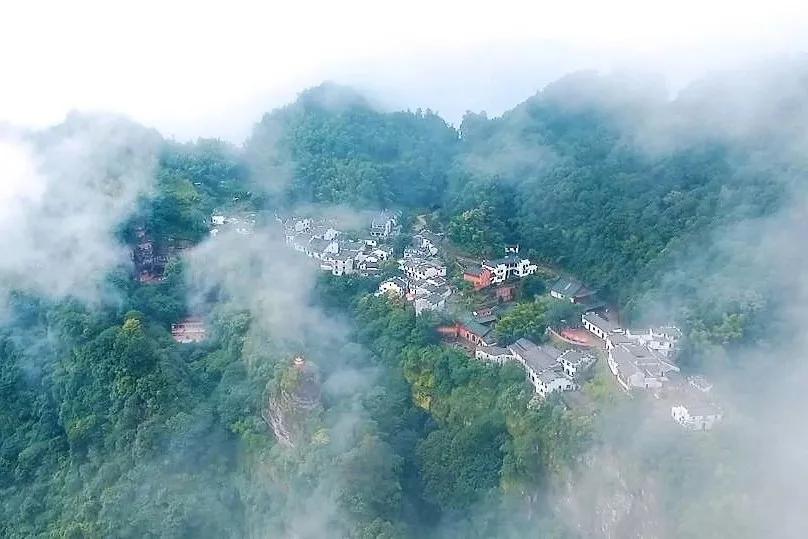 山顶云海自驾游,云海日出露营自驾游攻略