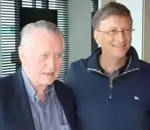 戴15元手表,却秘密捐出560亿:人活到极致,一定是素与简