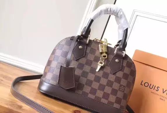 大学生卖假货判刑,大学生卖假奢侈品