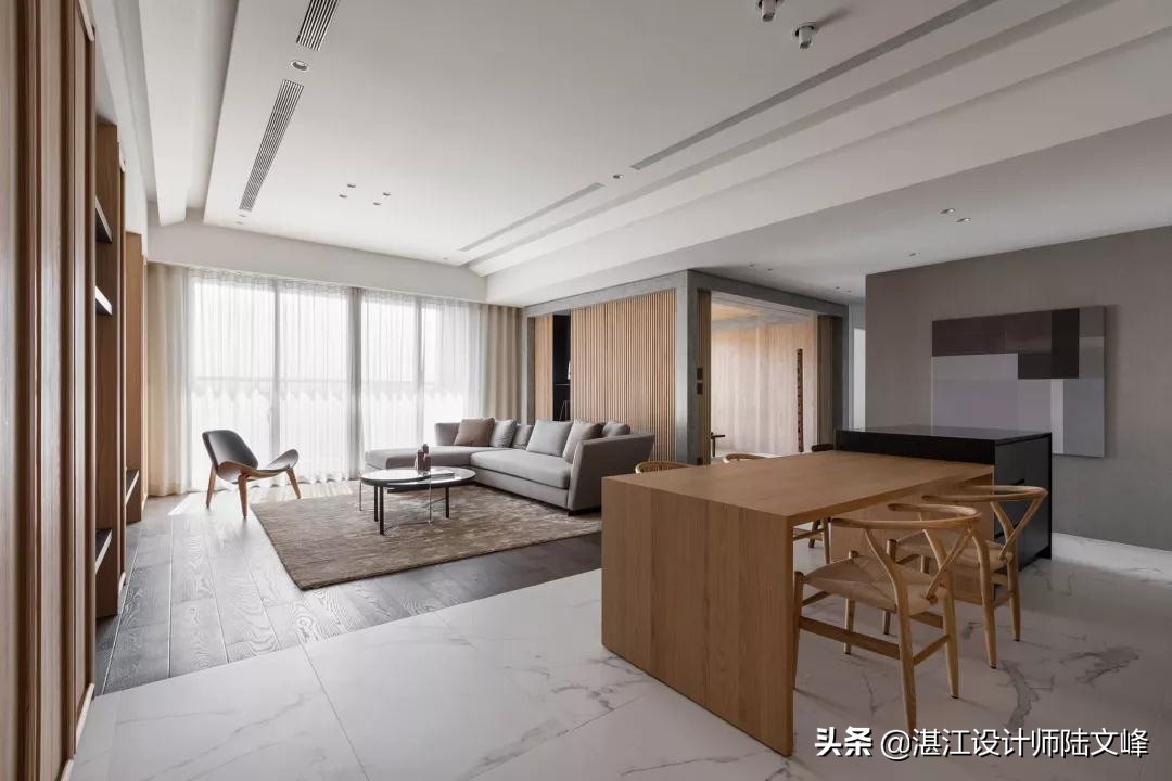 大理石瓷砖永不过时的地砖颜色,有大理石纹的浅灰色瓷砖