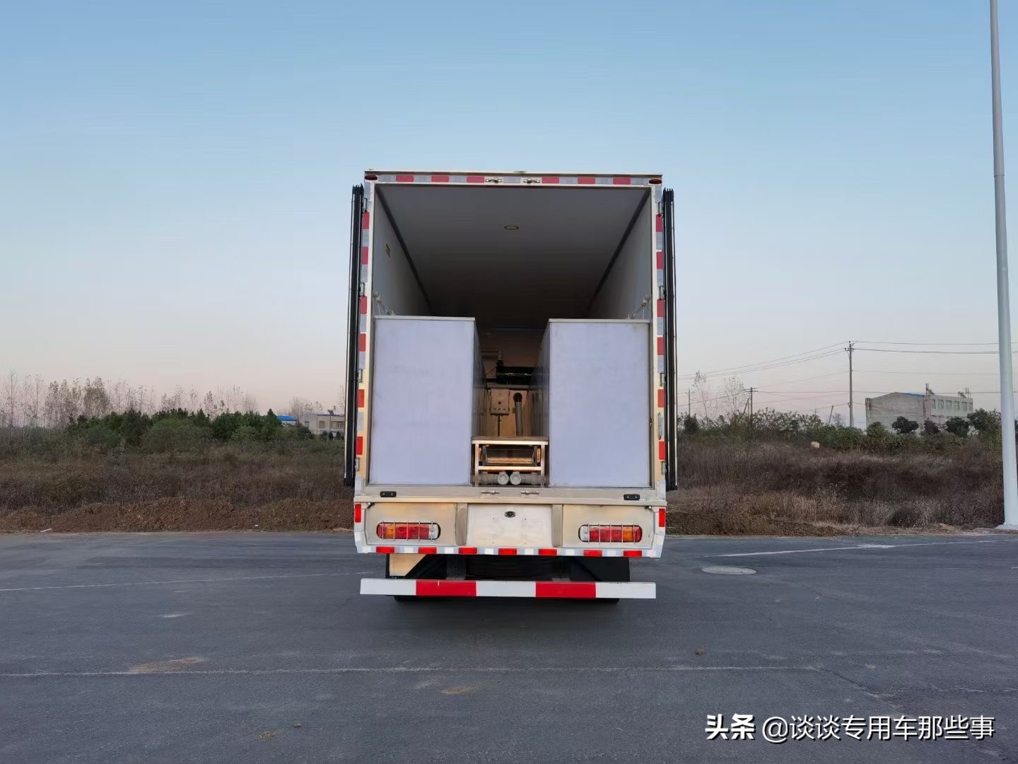 蓝牌冷藏鲜活水产运输车,鲜活水产运输车价格