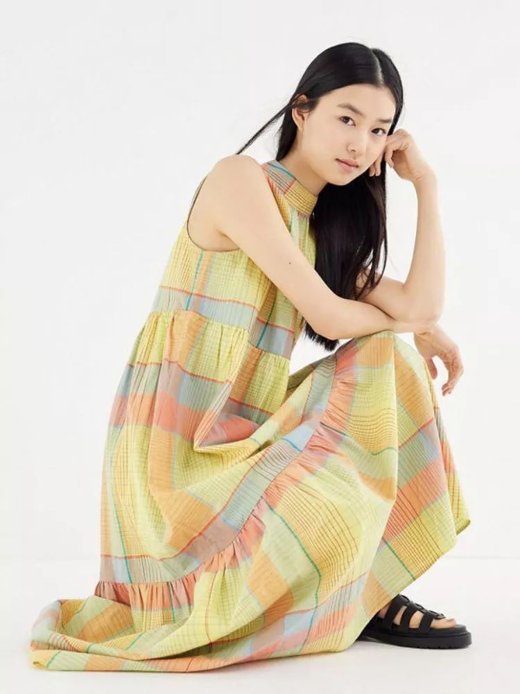 牛油果绿穿出夏季里自己的风格,牛油果色跟什么颜色一起穿才好看