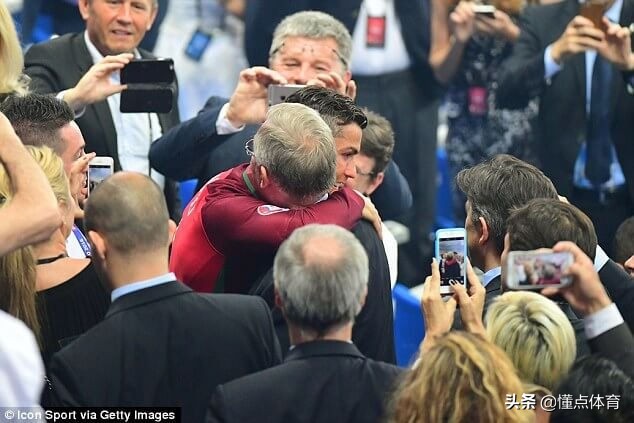 足球最难忘的视频,十大足球难忘瞬间