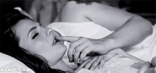 接吻尴尬吗,接吻尴尬场面