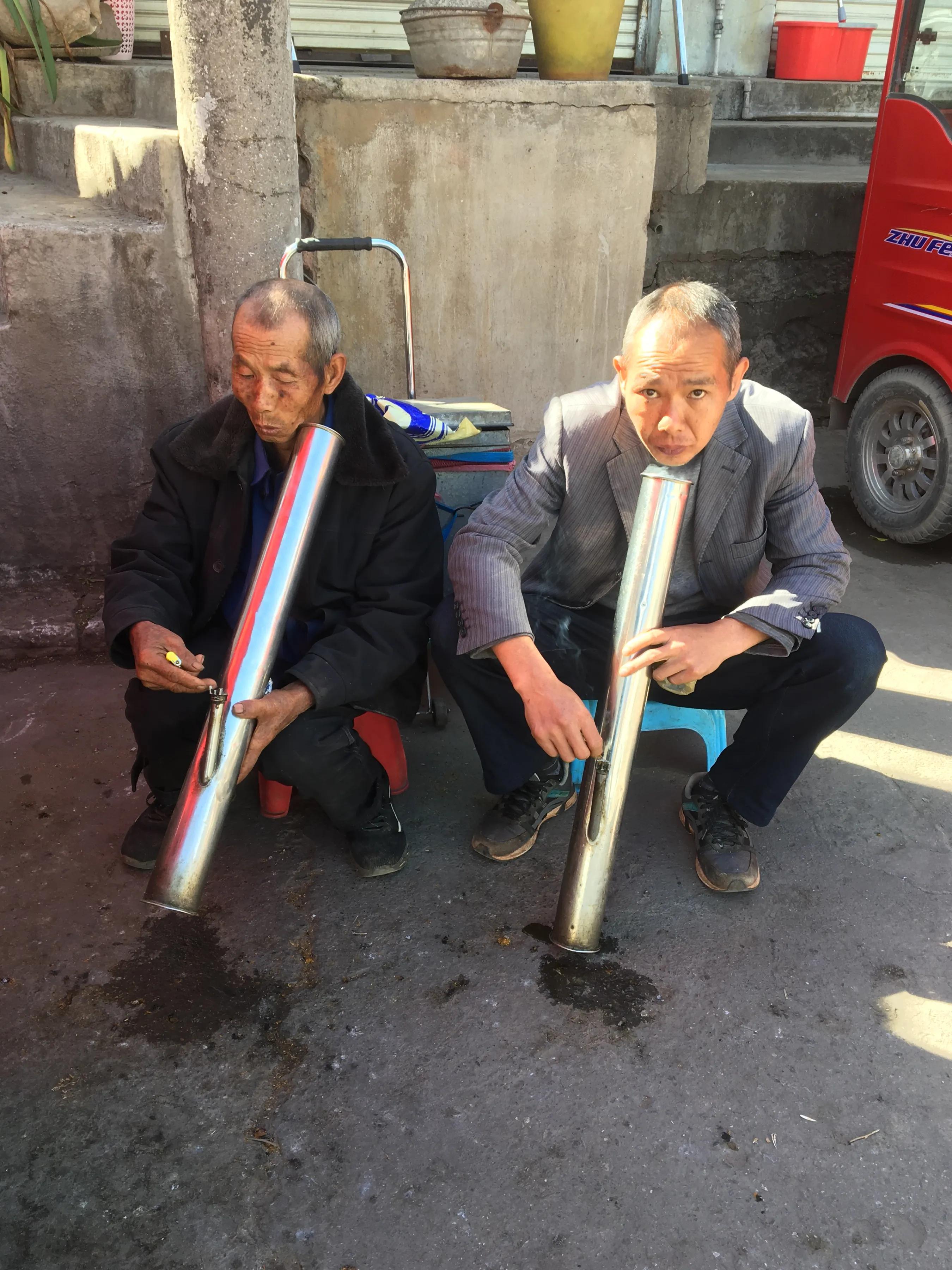 云南人抽烟,云南人抽烟方式