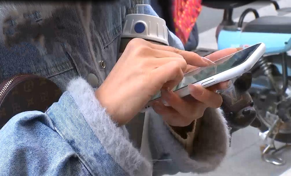 女子火锅店讨水烫坏杯子后续,开水烫坏保温杯索赔4000后续