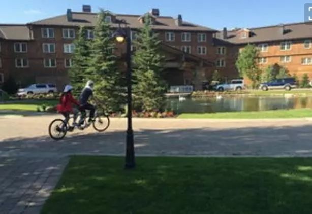 三娃奶爸王力宏，年入4.6亿，却一件衣服穿10年，钱都去哪了？