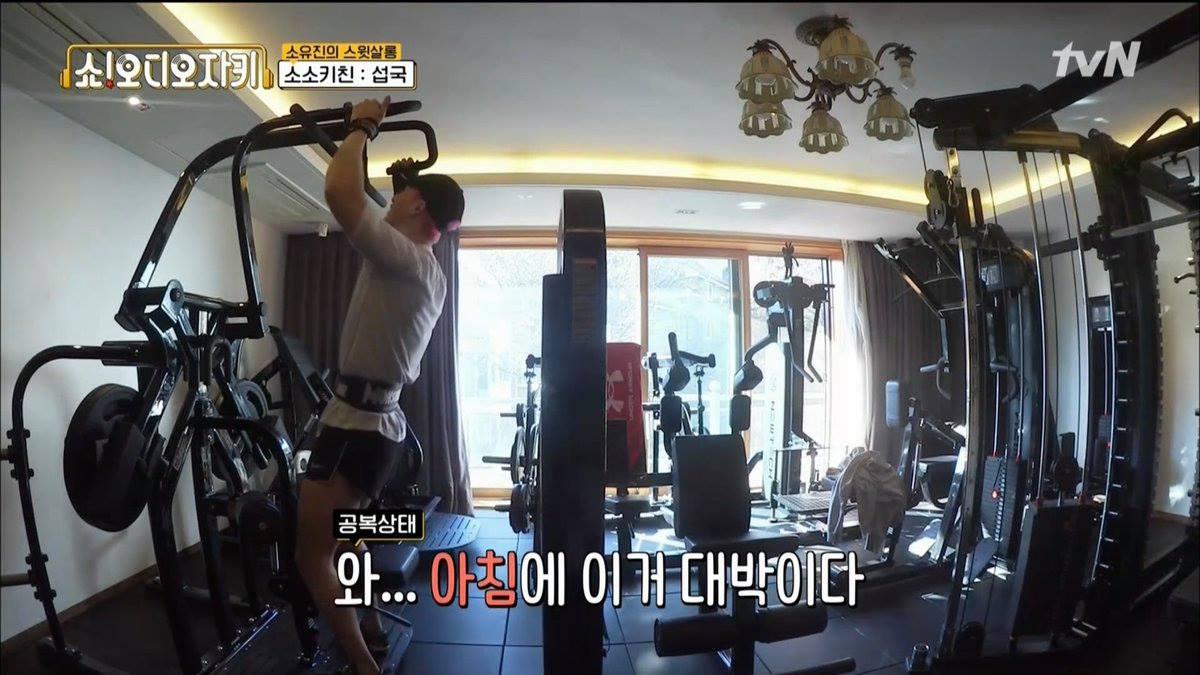 韩国男团对粉丝好的名场面,韩男团台阶跳舞