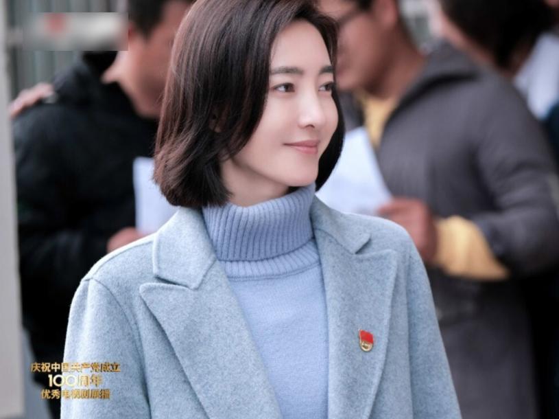 王丽坤经山历海杀青,历经山海王丽坤