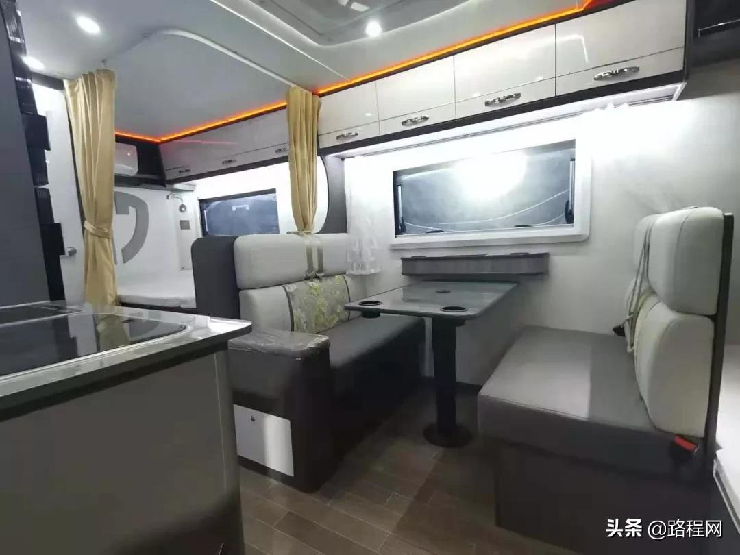 华居江铃轻卡房车,江铃700匹轻卡房车